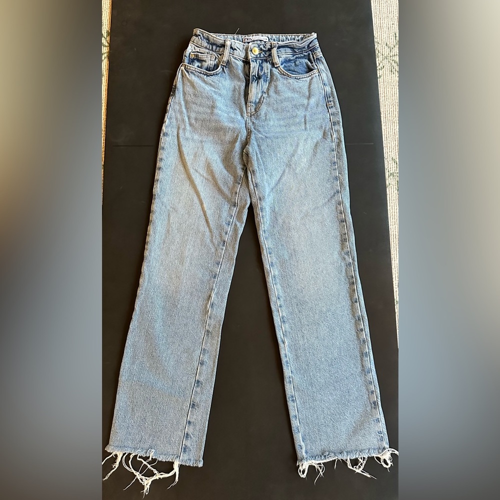 Zara jeans. High-waisted. Full leg. Classic denim wash. Women’s U.S. size 0.